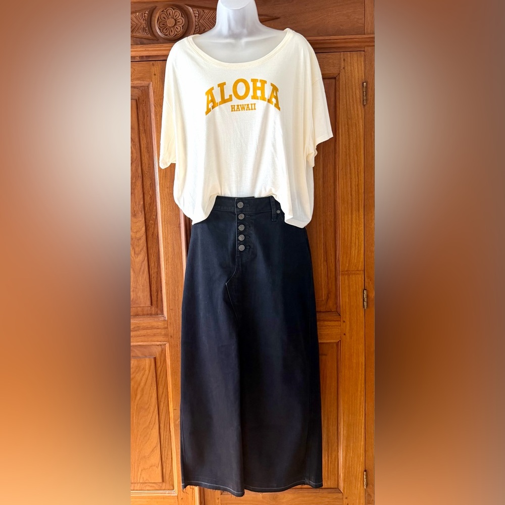 Maurices Black Denim Skirt stretchy and comfy front split - Picture 2 of 12